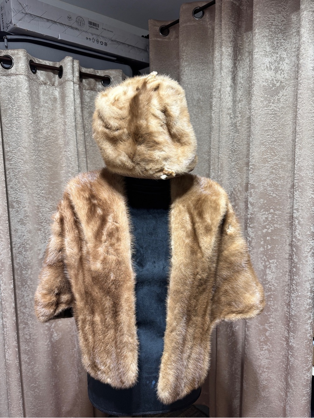 Genuine Mink Fur Cape & Genuine mink hat in Light Brown (with mink feet)